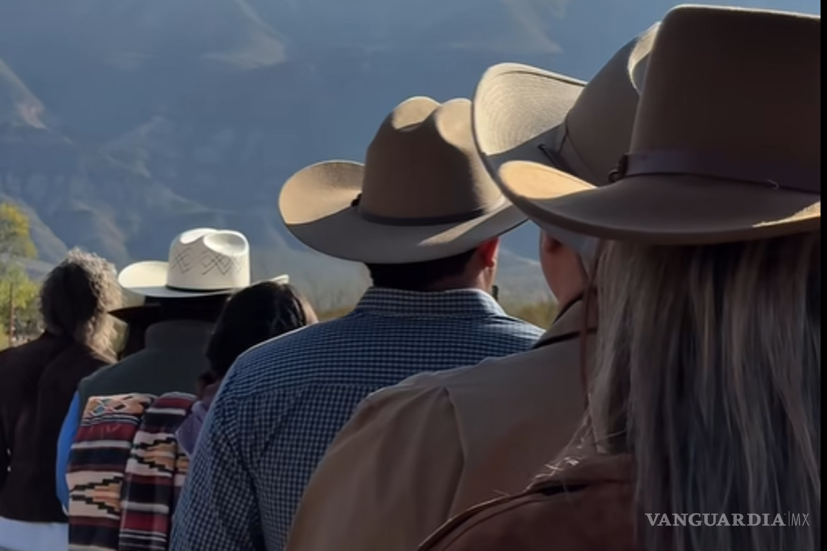 $!Habitantes y visitantes observan con asombro el retorno del mamífero terrestre más grande del continente.