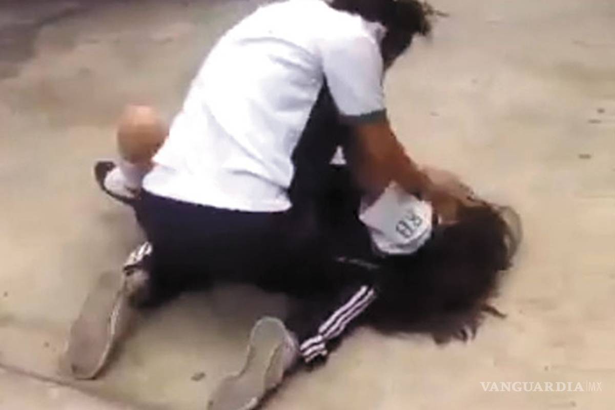 Alumnas de secundaria se enfrentan a golpes en Ocotepec, Morelos