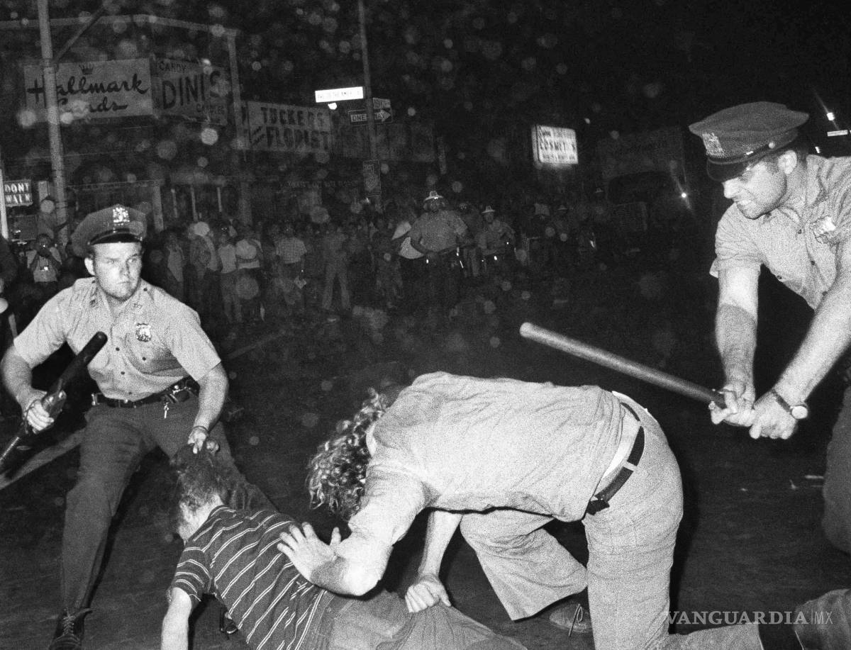 $!Rebelión en el bar Stonewall Inn, así nació el DÍA del ORGULLO GAY