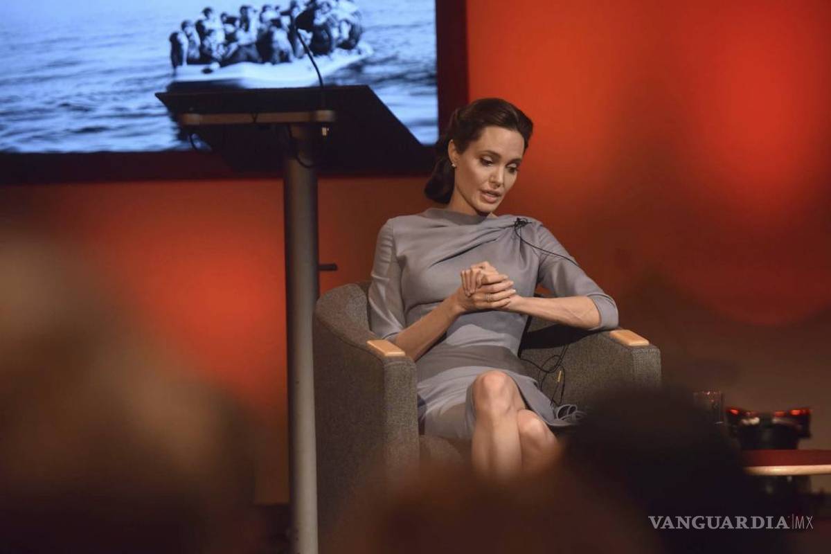 Insta Jolie a gobiernos a "estar unidos" para abordar crisis de refugiados