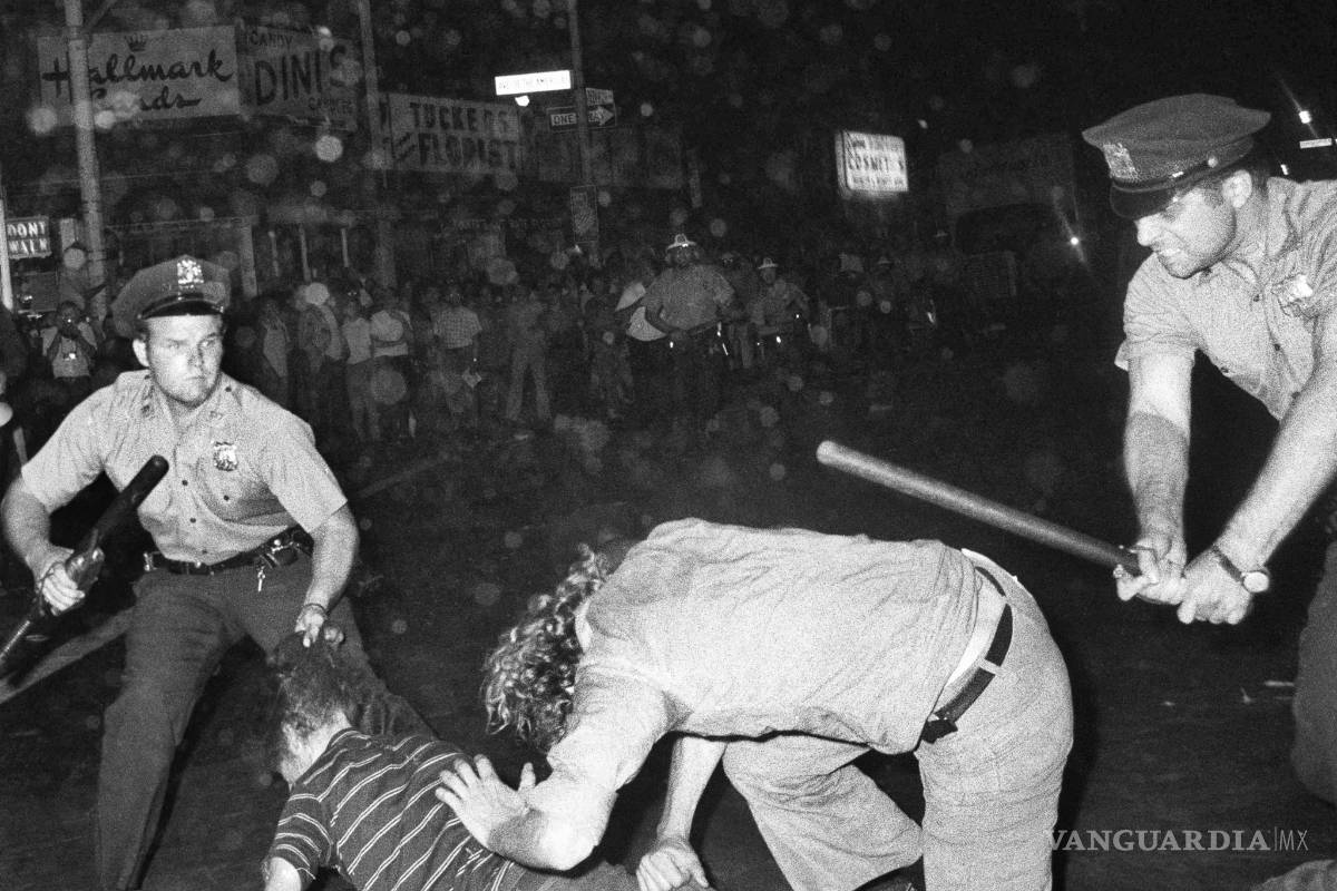 $!Rebelión en el bar Stonewall Inn, así nació el DÍA del ORGULLO GAY
