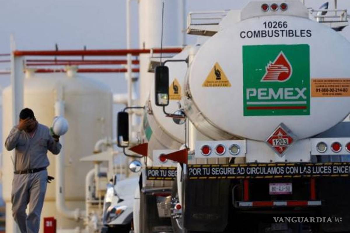 Gobierno de Sheinbaum pone en la mira encargados aduanales por huachicol fiscal