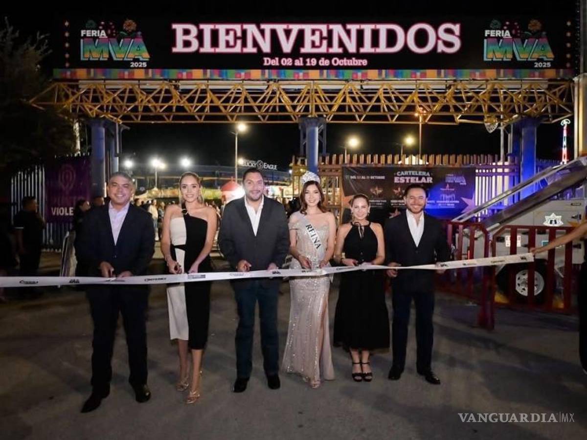 $!El alcalde Carlos Villarreal Pérez encabezó el corte de listón en el estadio Kikapoo Lucky Eagle.