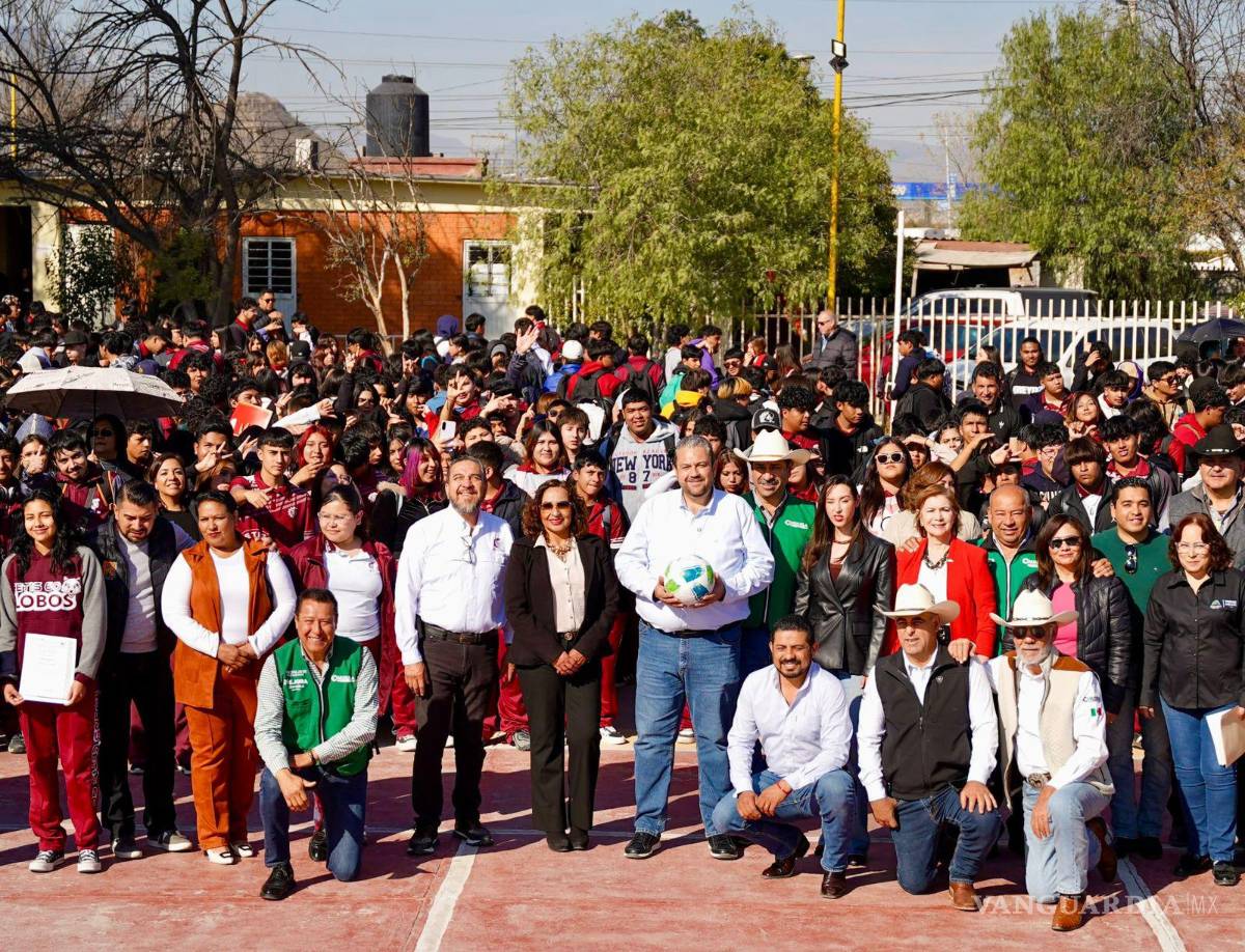 $!El alcalde destacó el compromiso permanente de su administración con la educación.