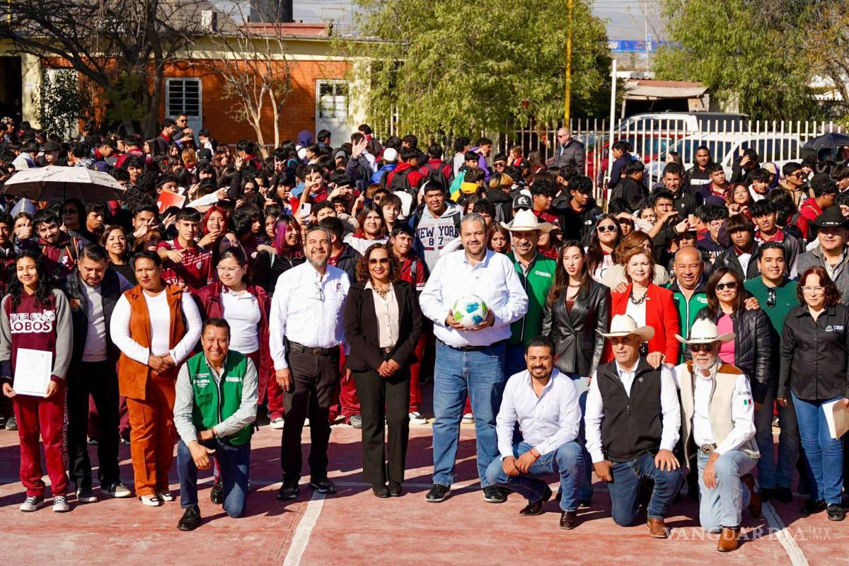 $!El alcalde destacó el compromiso permanente de su administración con la educación.