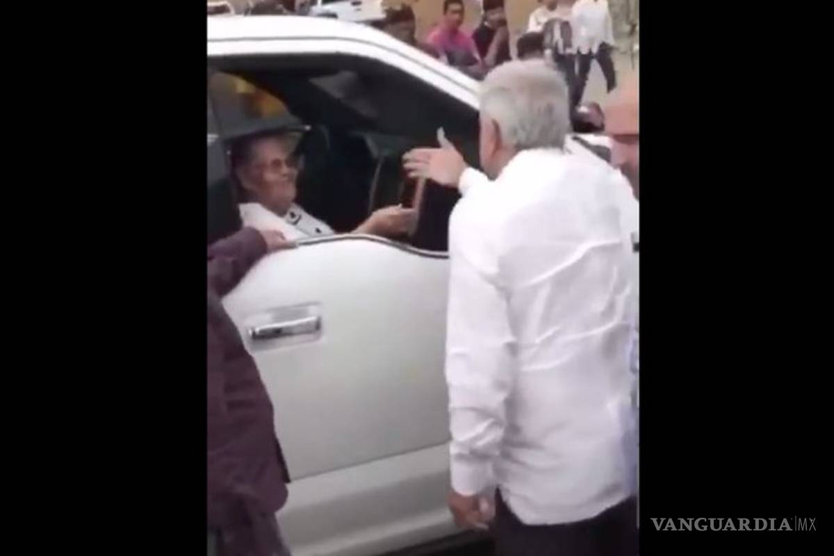 PAN y PRI critican a AMLO por saludar a madre del “Chapo” Guzmán