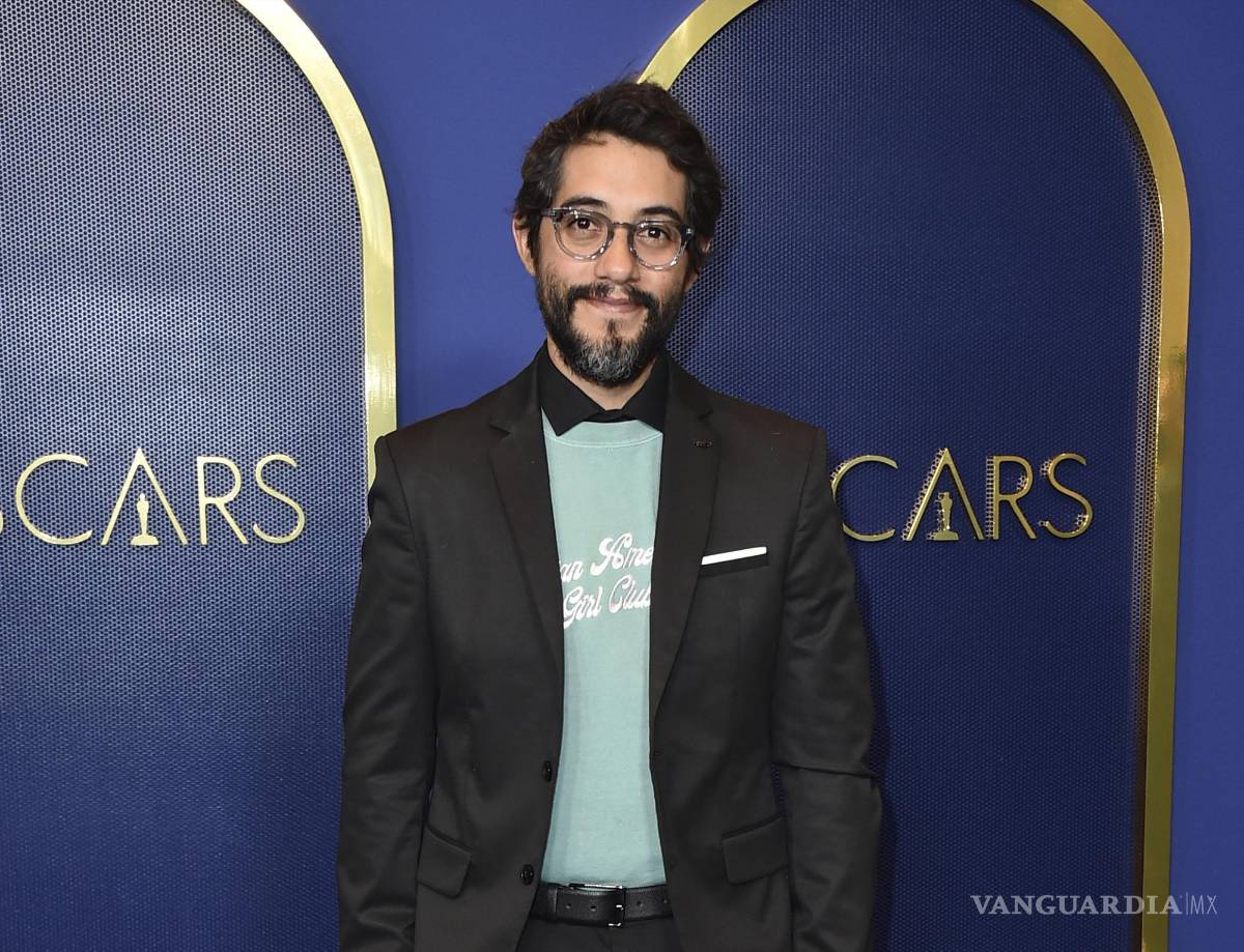 $!El cineasta mexicano Carlos López Estrada también asistió al almuerzo de los nominados a la 94a edición anual de los Premios de la Academia.