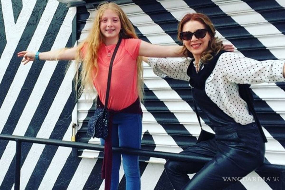 Edith González recibe el apoyo de su hija Constanza en tratamiento contra el cáncer