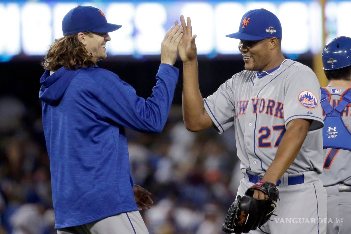 DeGrom debuta en postemporada y derrota a los Dodgers 3-1.
