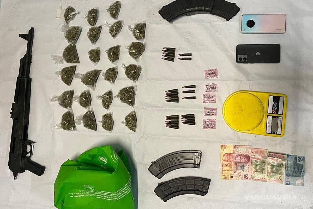 Tras persecución, detienen a tres mujeres con droga y un arma larga en Nuevo León