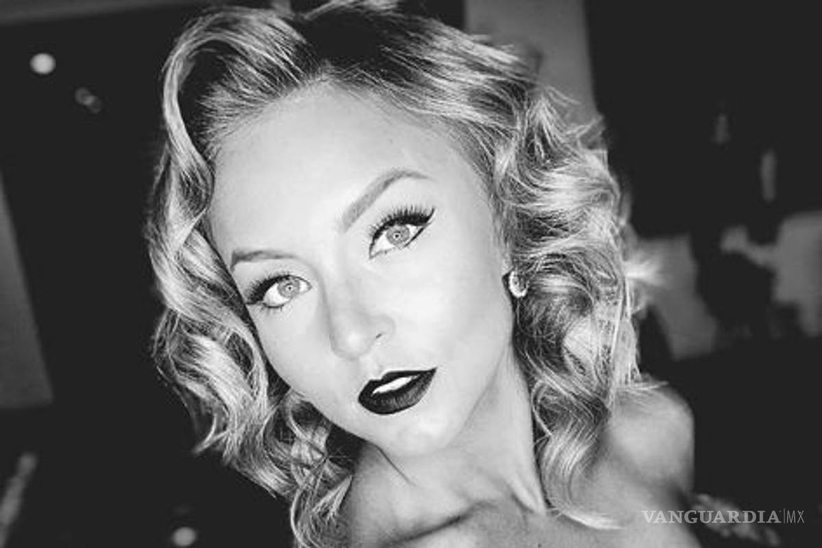 Angelique Boyer celebra sus 32 años en topless