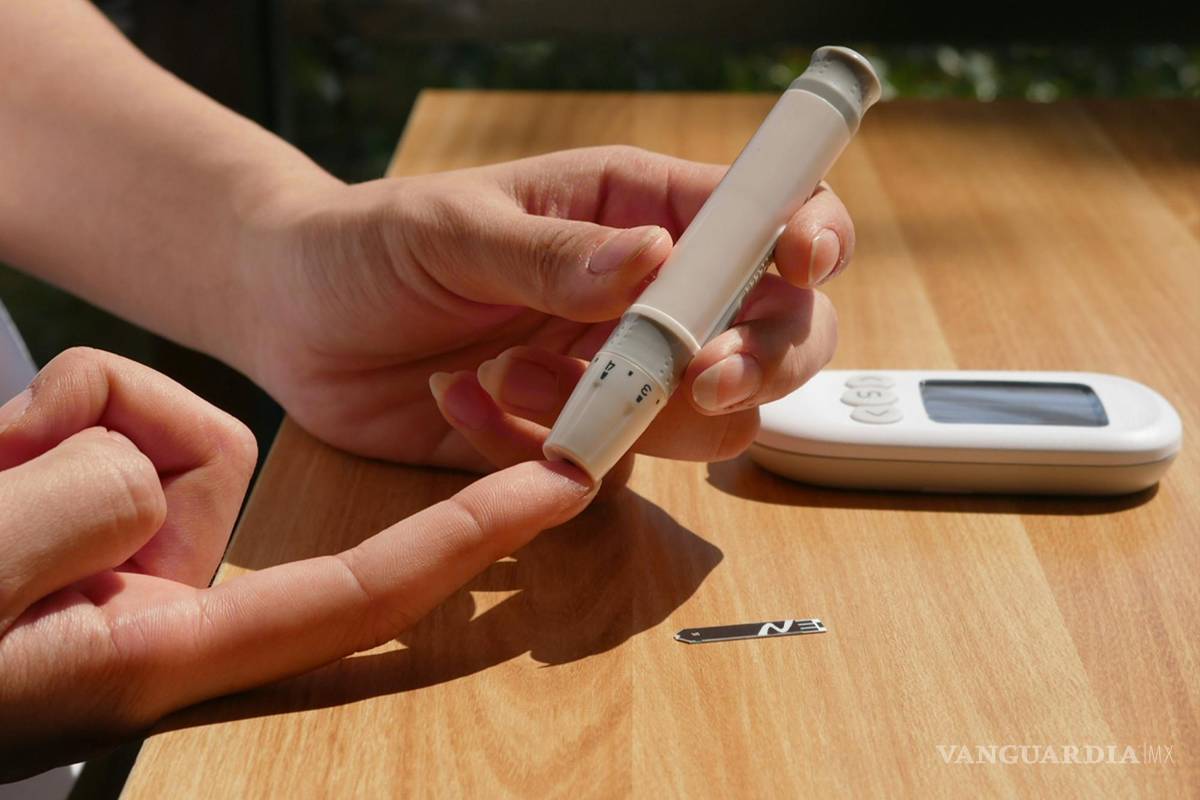 $!Cuando el cuerpo empieza a quedarse sin lugares donde almacenar el exceso de glucosa en el hígado y los músculos.