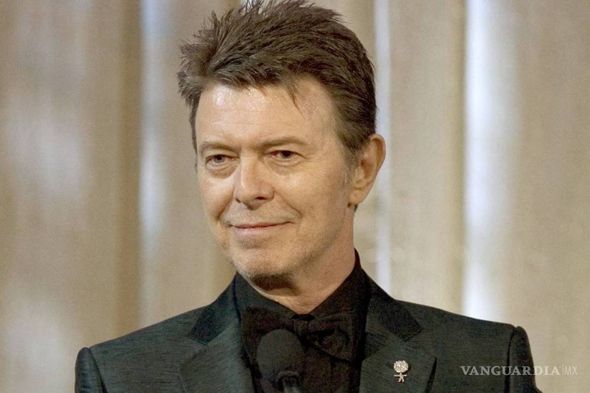 Rockeros rinden homenaje a David Bowie