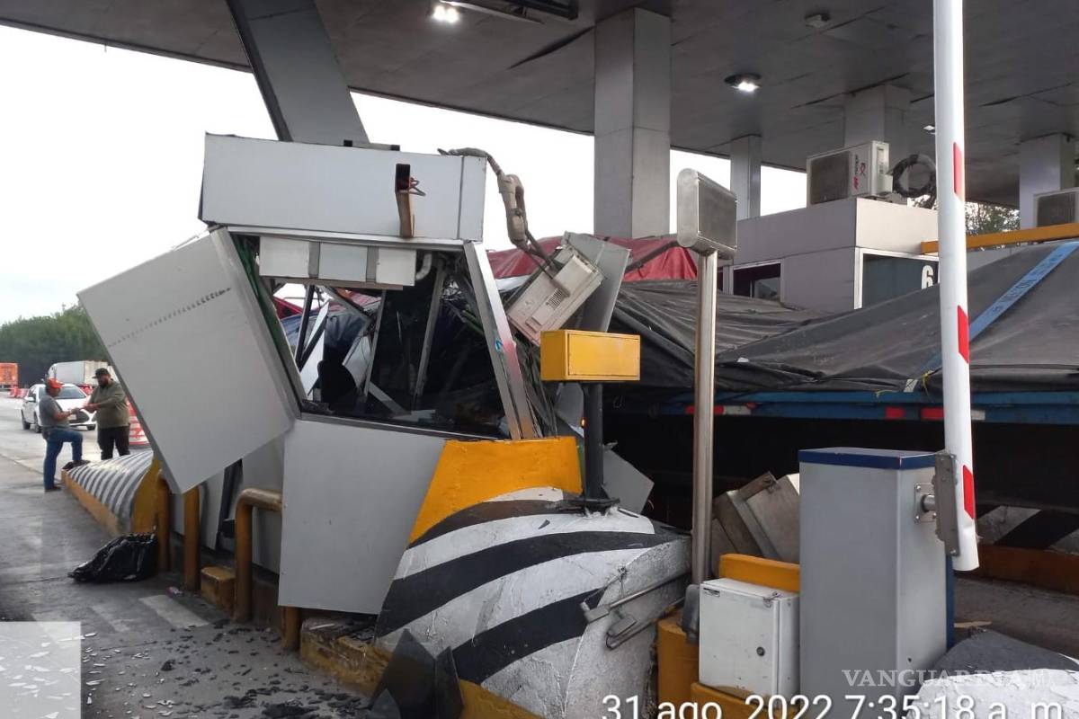 Doble accidente en la Carretera Saltillo-Matehuala bloquea la circulación