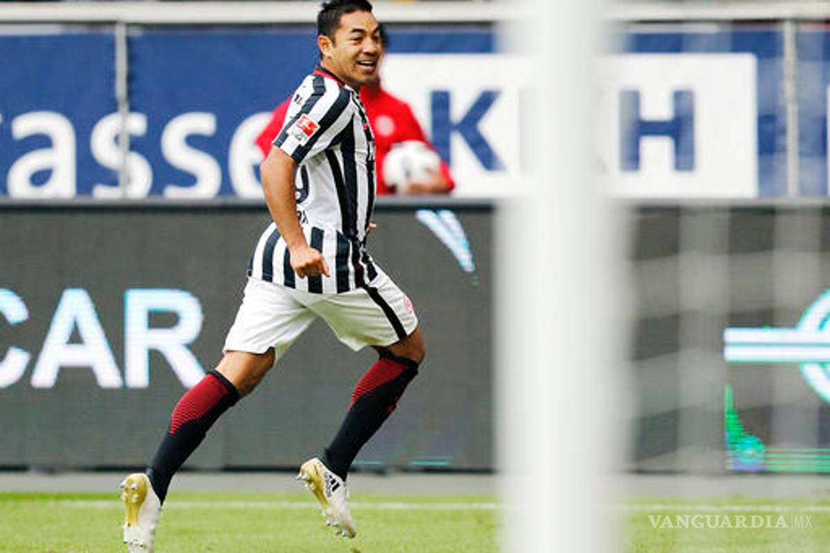 Marco Fabián le da un punto a su equipo a la 'Chicharito'