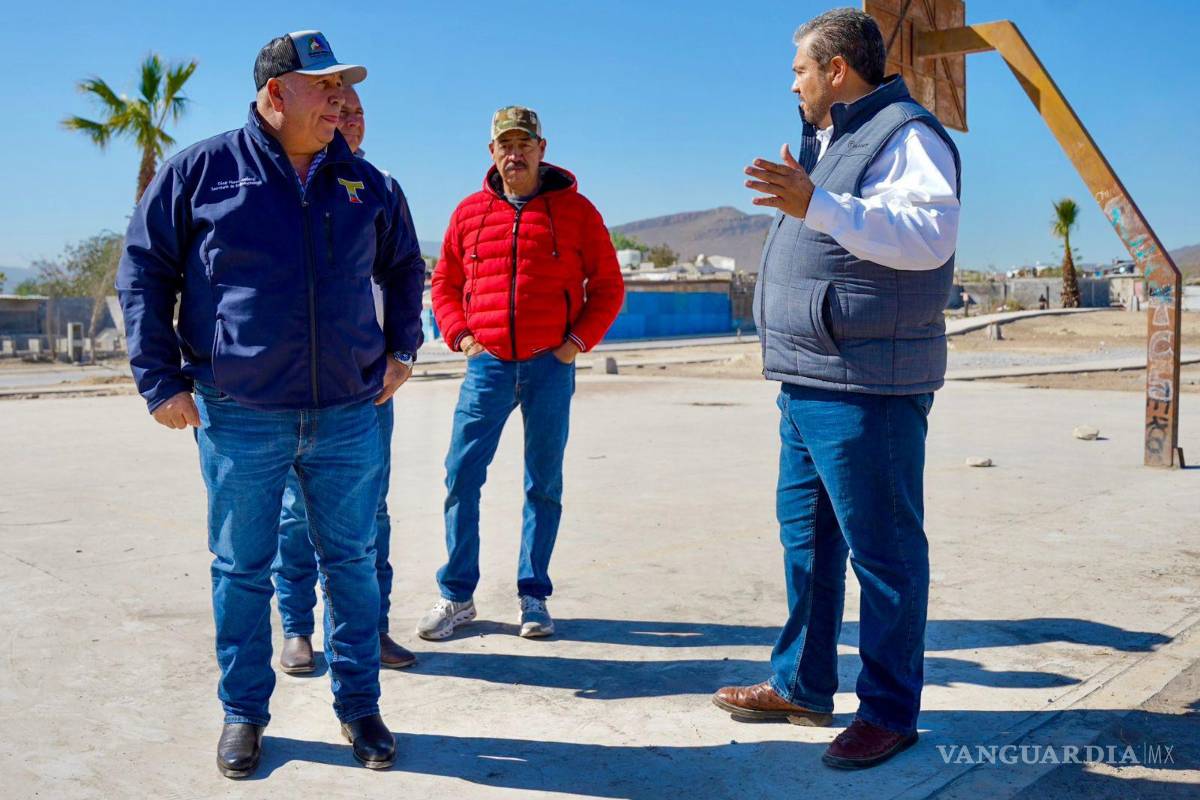 $!El alcalde Tomás Gutiérrez supervisó el avance de las obras.