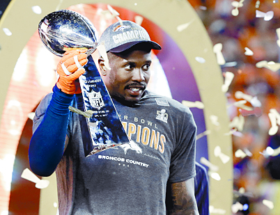 Broncos buscan retener a Von Miller
