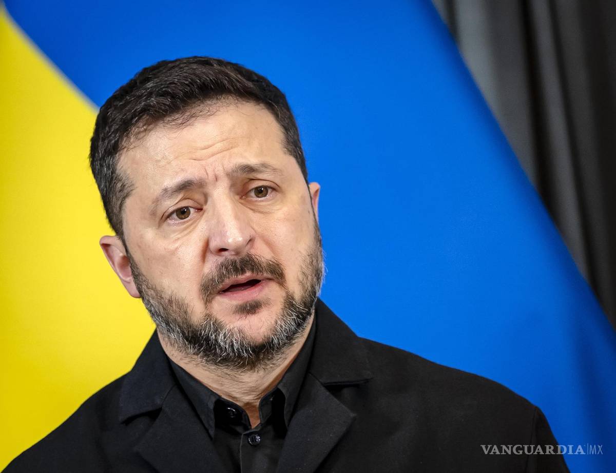 $!El presidente ucraniano, Volodímir Zelenski, habla durante una rueda de prensa tras una reunión con el primer ministro neerlandés, Rob Jetten, en La Haya.