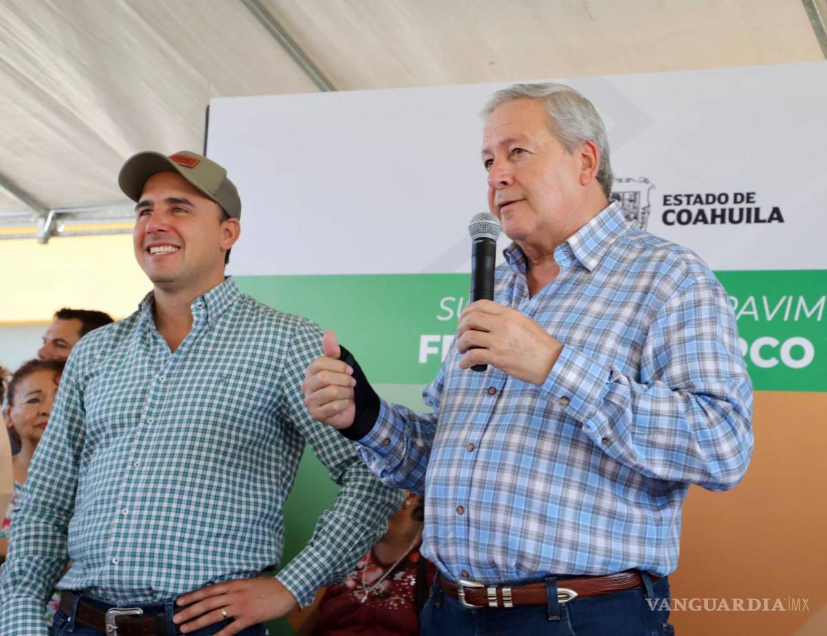 $!El gobernador Manolo Jiménez (izq) y el alcalde Chema Fraustro (der) supervisan trabajos en equipo para las rehabilitaciones, fortaleciendo la cooperación entre autoridades locales y estatales.