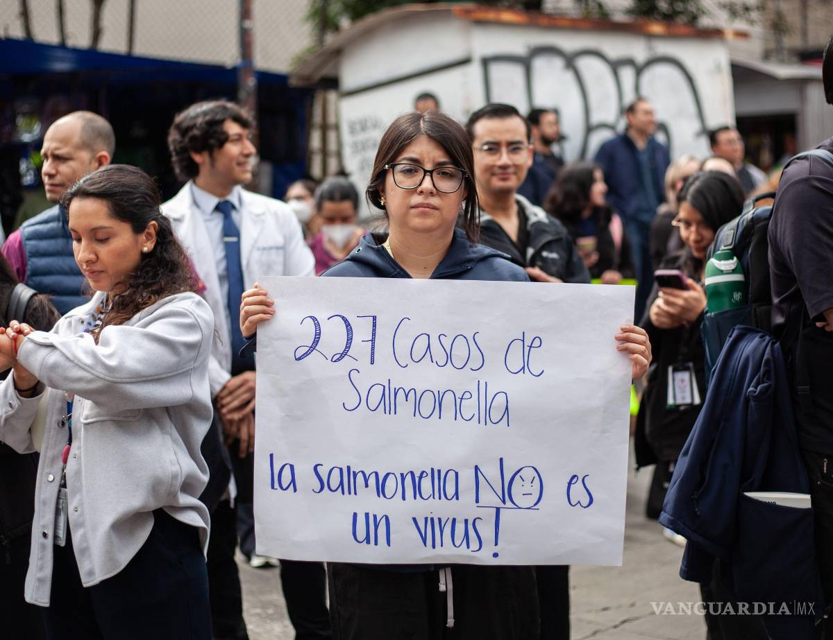 $!CIUDAD DE MÉXICO, 07SEPTIEMBRE2026.- Médicos residentes mantienen cerrada la Avenida Cuauhtémoc a un costado del Hospital General en exigencia a mejores condiciones ante el brote de Salmonela en el Hospital que enfermó a 135 personas. FOTO: ANDREA MURCIA /CUARTOSCURO.COM
