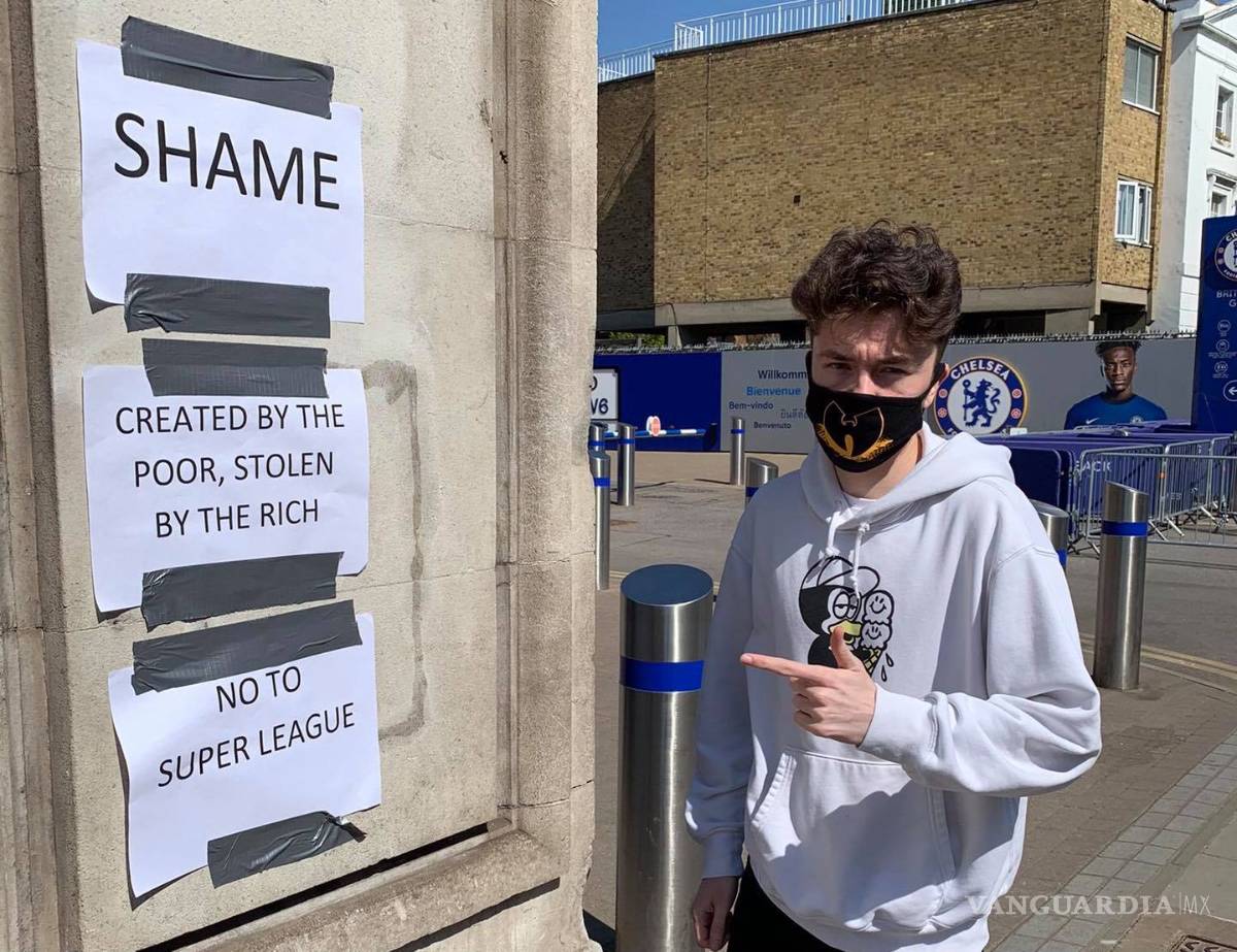 $!Fanáticos protestan por la creación de la Superliga