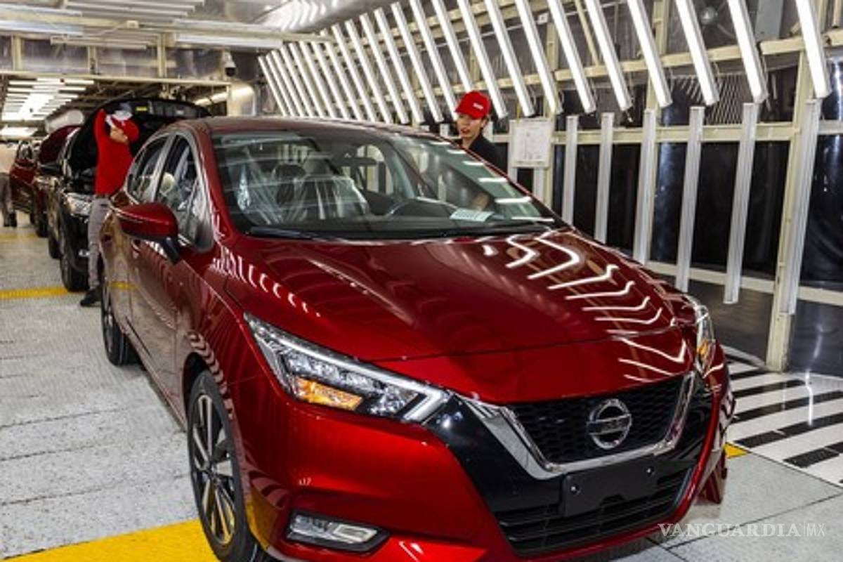 Nissan y Toyota se preparan para reiniciar producción en México