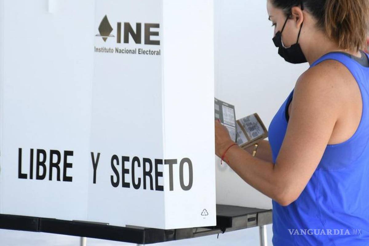 INE no prohibirá usar celulares en las casillas y colocará carteles contra coacción del voto