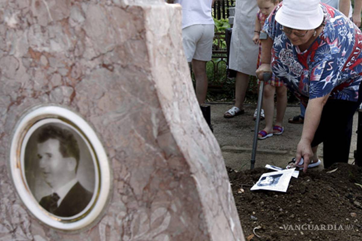 Exhuman los cadáveres de Ceausescu y su esposa