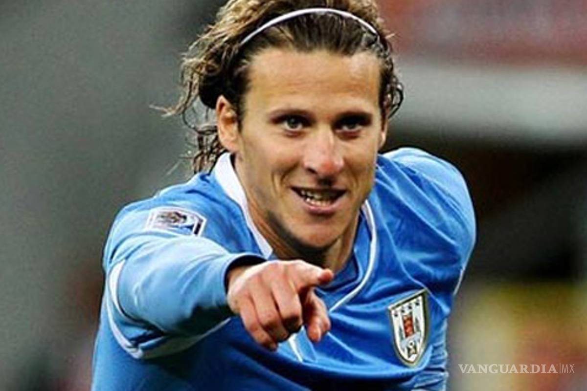 Elogios de Pelé acercan a Forlán al Balón de Oro