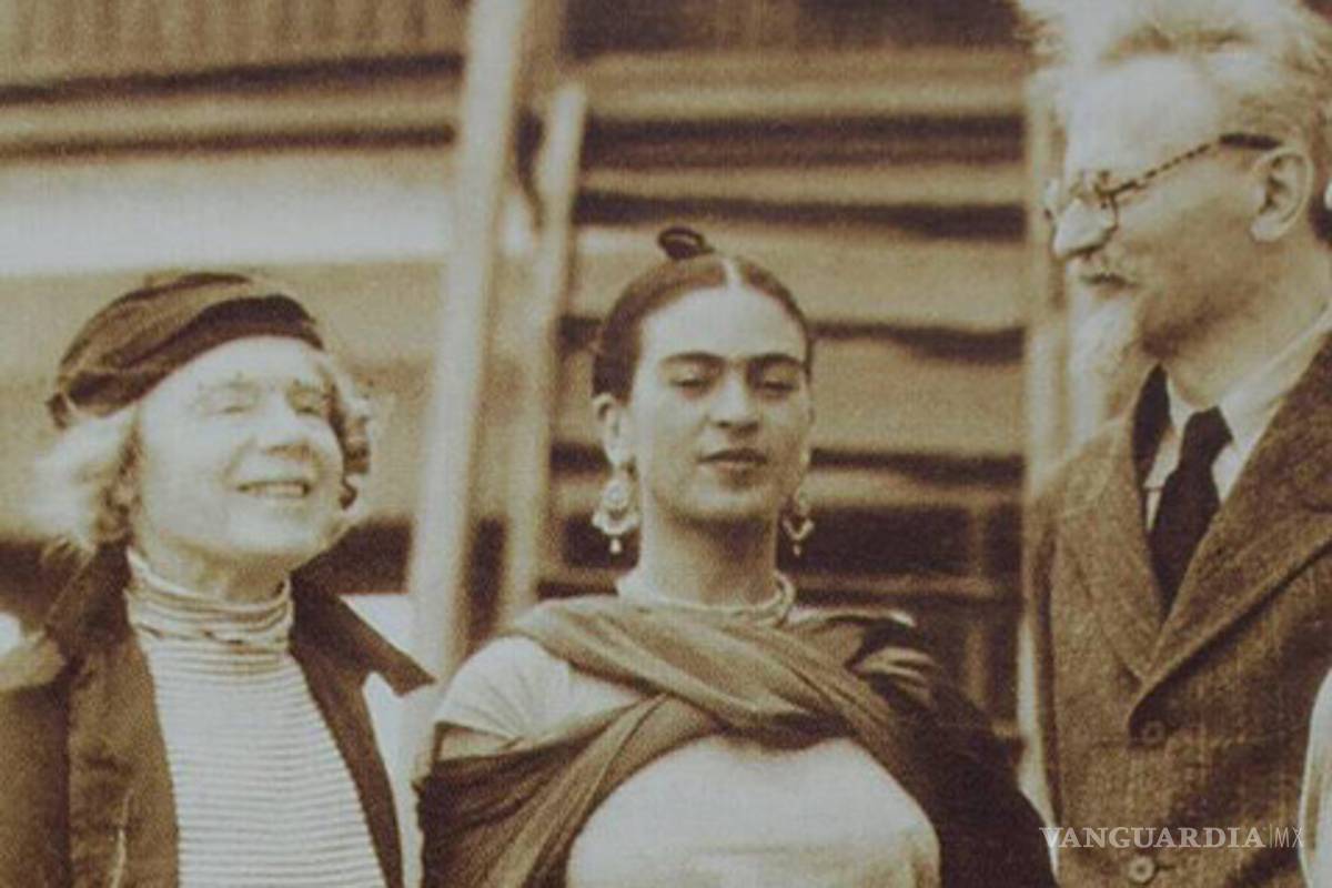 Ultimos años de Trotsky rodeado de cactus y Frida Kahlo
