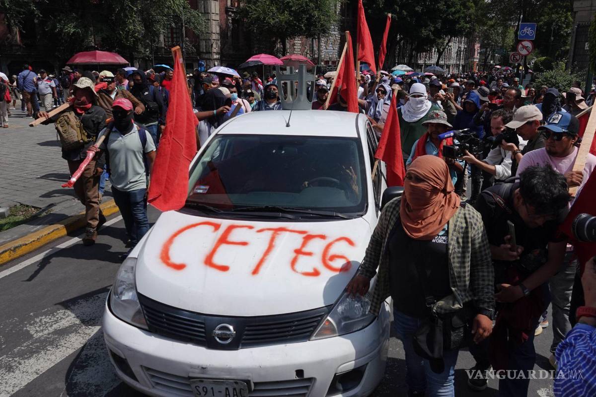 ¿Qué es la CETEG?; maestros realizan destrozos en Segob en la Ciudad de México