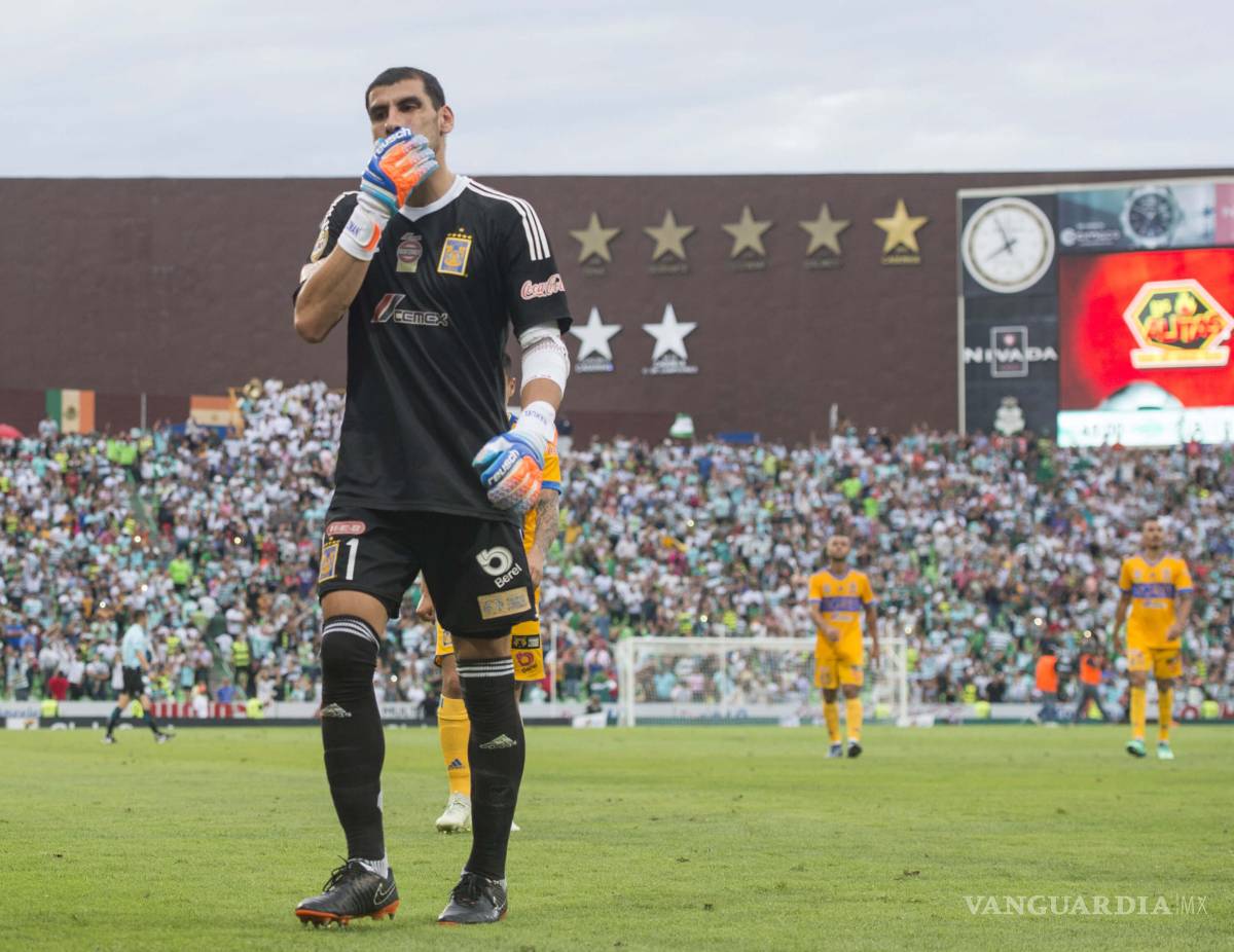 $!El 'Tuca' se burla de Nahuel Guzmán y Javier Aquino por no haber jugado en el Mundial