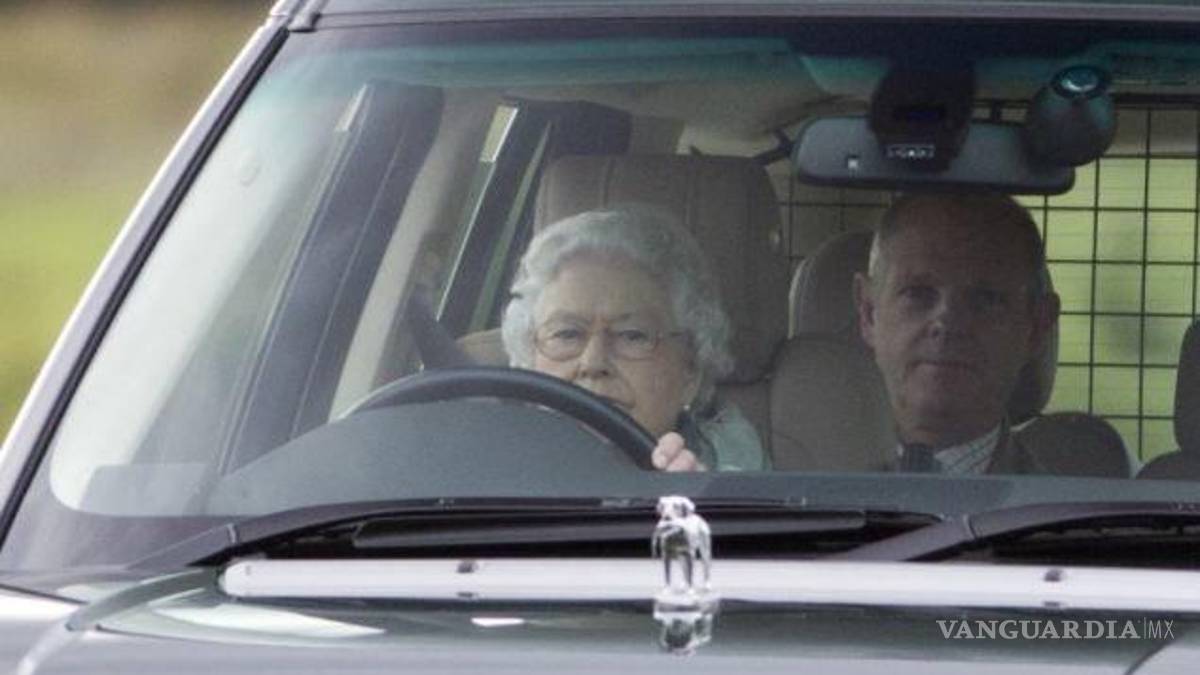 La reina Isabel II y su gusto por los autos; tenía su favorito