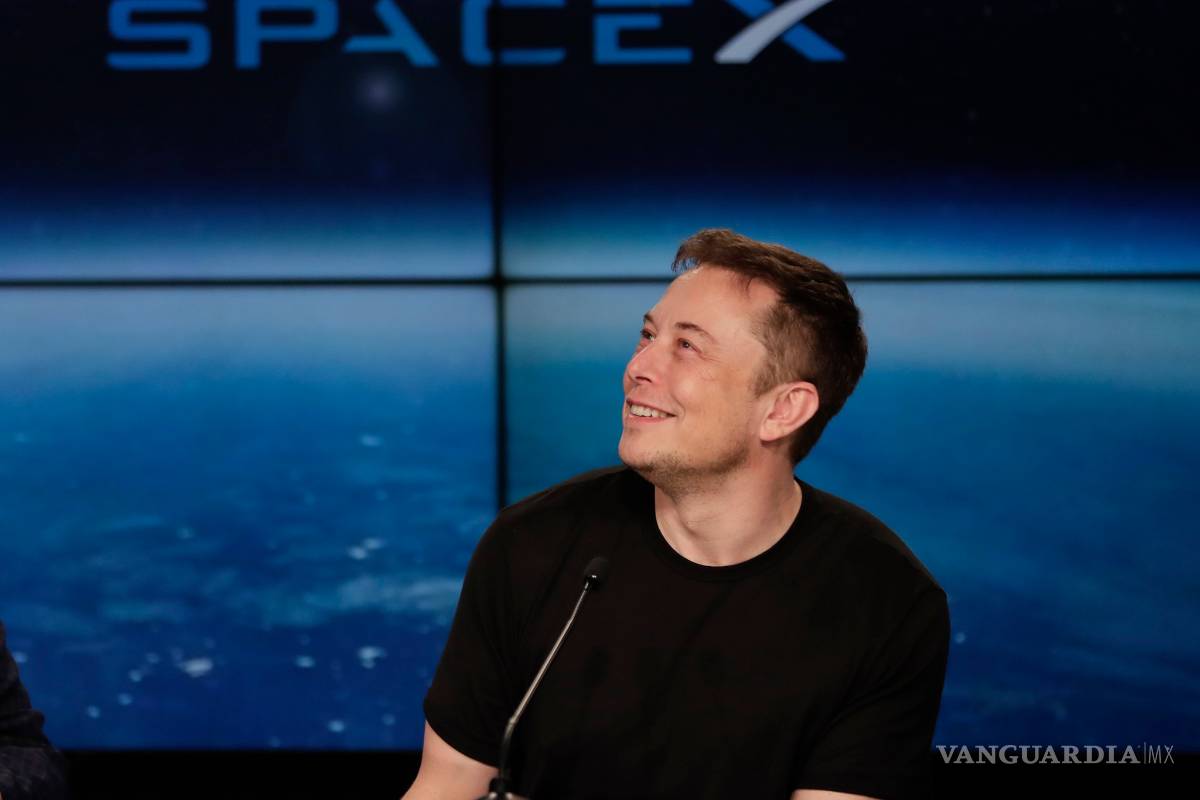 SpaceX llevará al espacio al primer turista que volará alrededor de la Luna