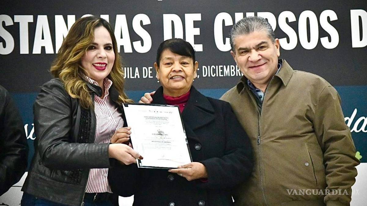 Entregan constancias a más de 500 mujeres egresadas del Icatec en Torreón