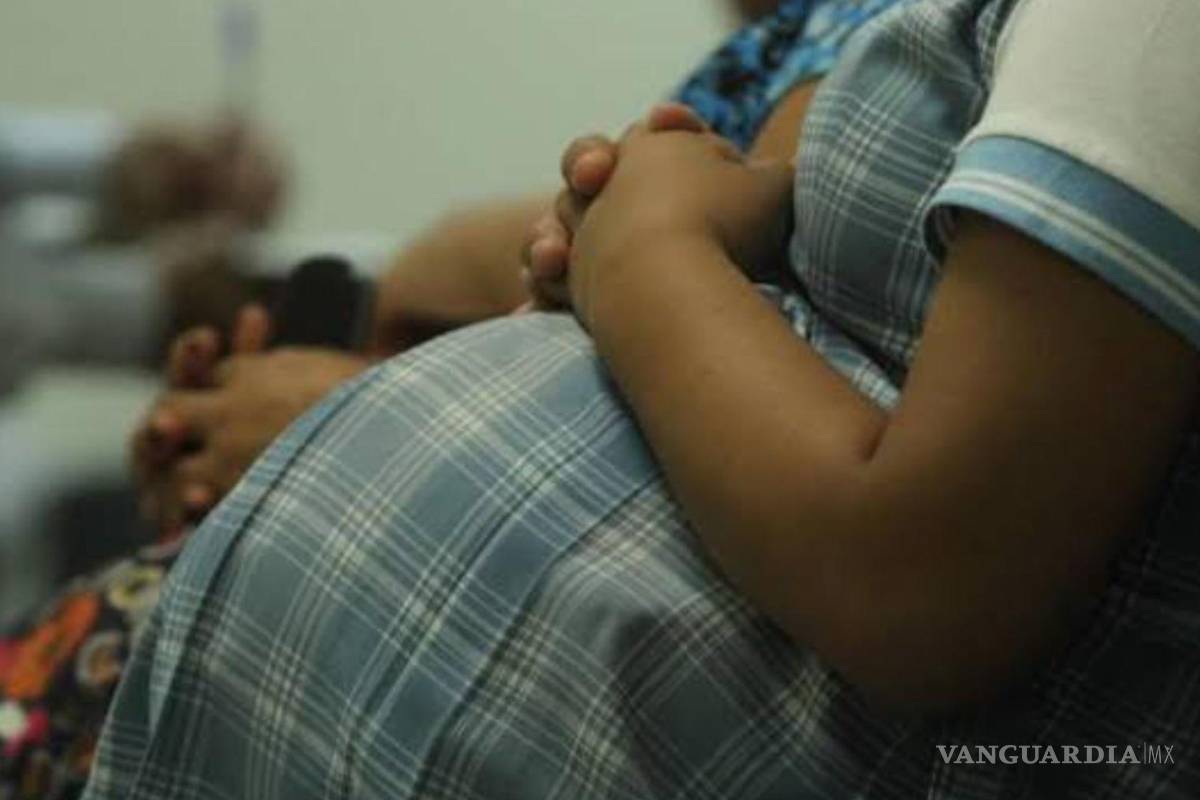 Cada día más de mil adolescentes mexicanas se convierten en madres