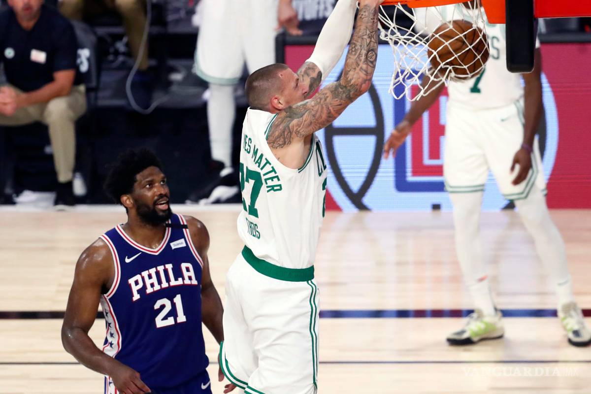Los Celtics barren a los 76ers en 4 partidos