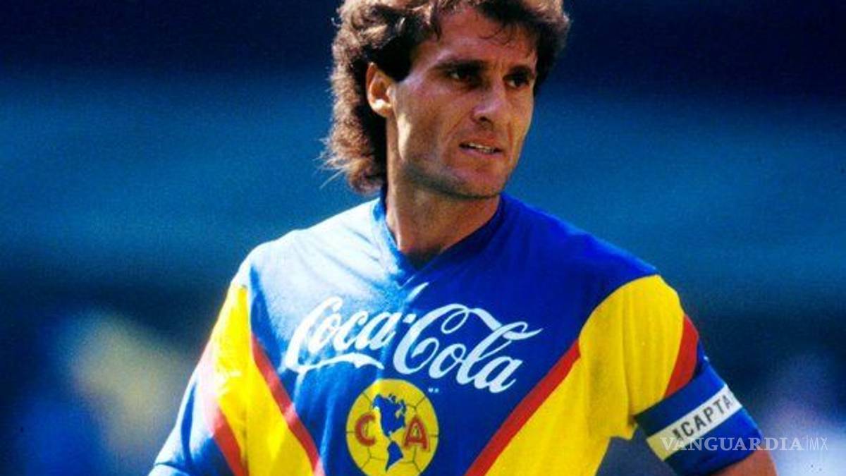 Imperdible: Ruggeri contó cómo se vivía el pleito de faldas entre Hugo Sánchez y Carlos Santos en el vestidor del América