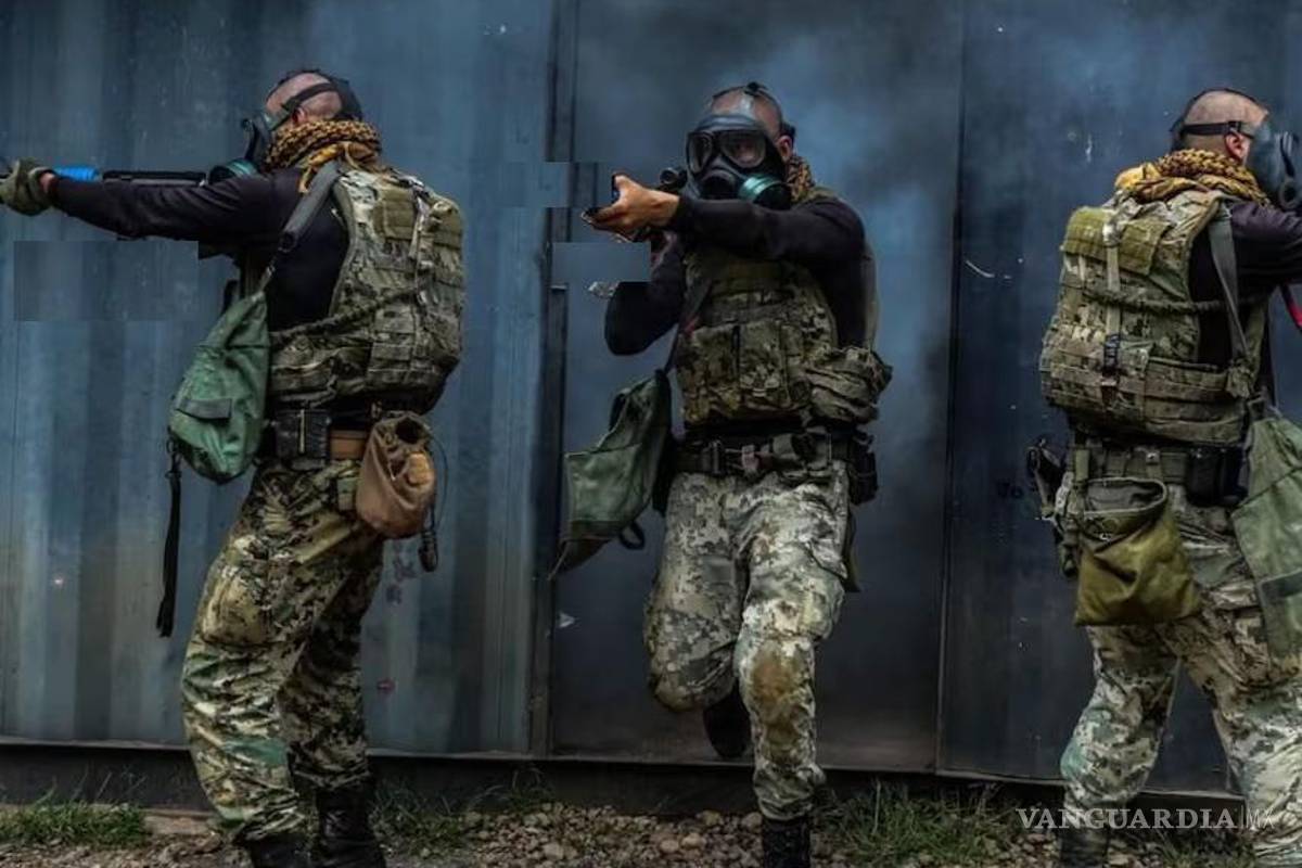 Gradúan a nueva generación de élite naval tras entrenamiento con fuerzas de EU