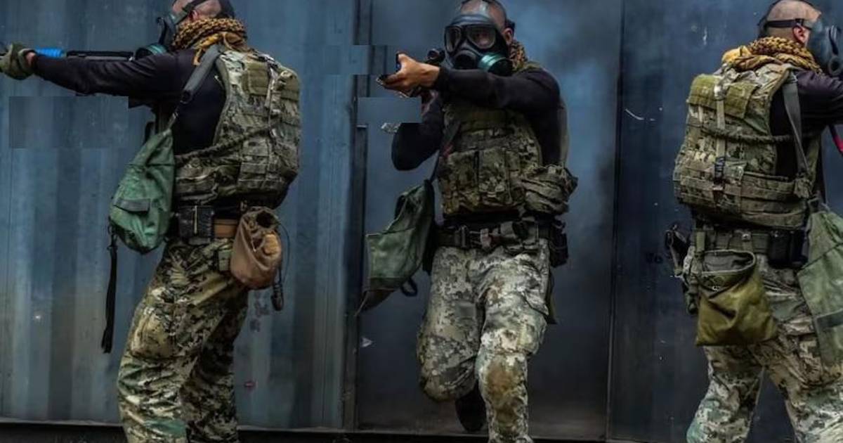 Gradúan a nueva generación de élite naval tras entrenamiento con fuerzas de EU