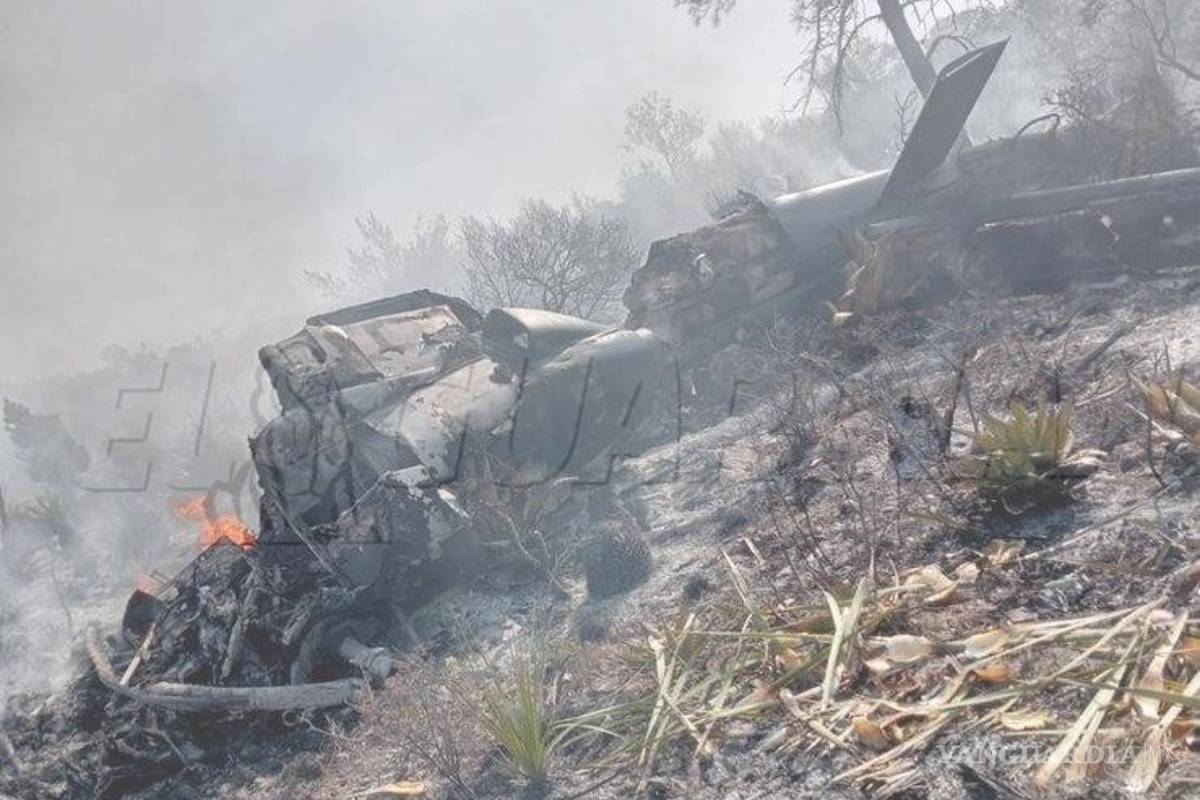 Reportan desplome de helicóptero en incendio de Arteaga; brigadistas resultan con lesiones menores