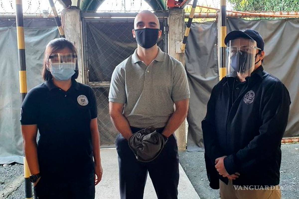 Filipinas 'perdona' a marine que mató a transexual, lo deportan a EU