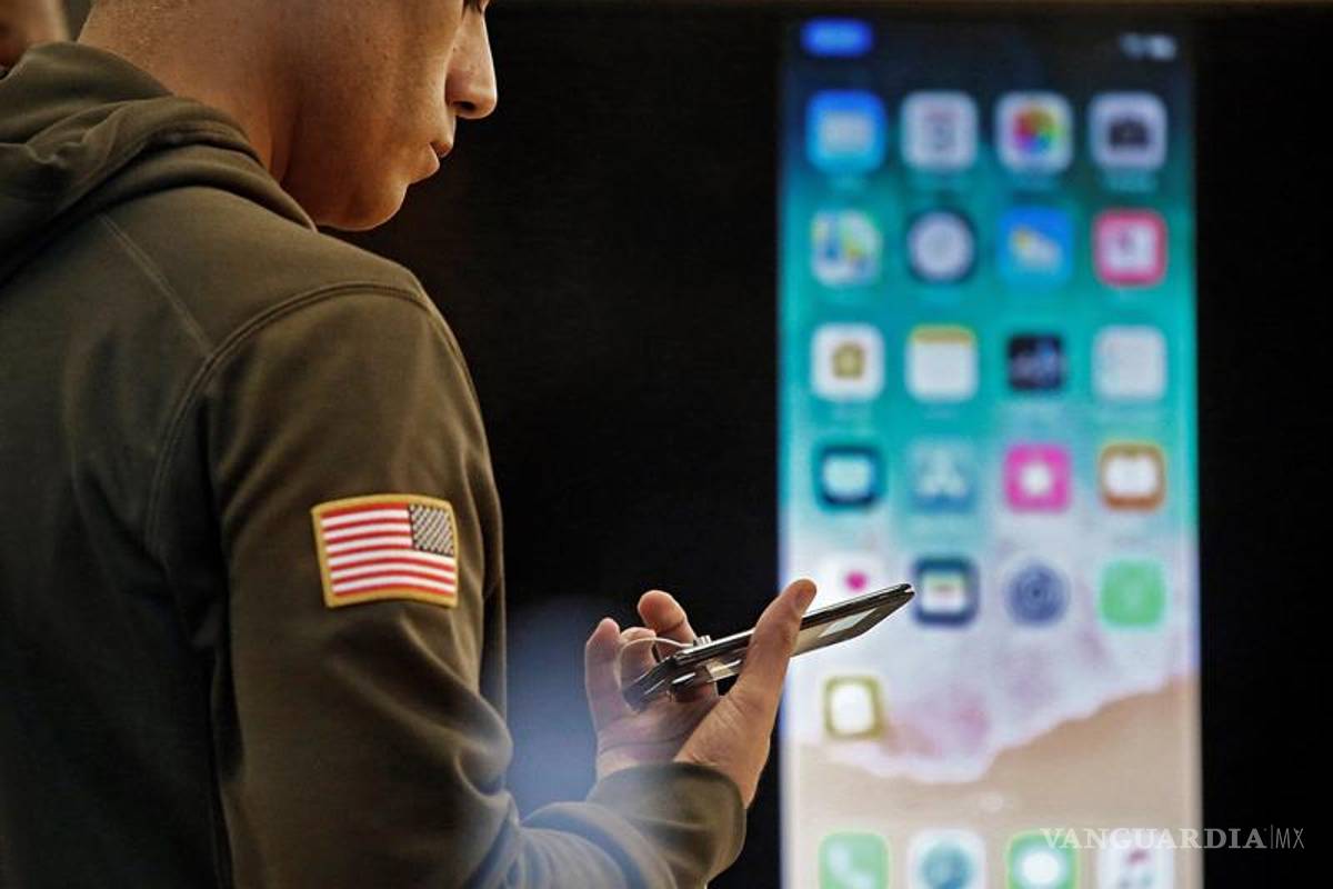 Nuevo iPhone recibido en Nueva York con colas, pero con recelo por el precio