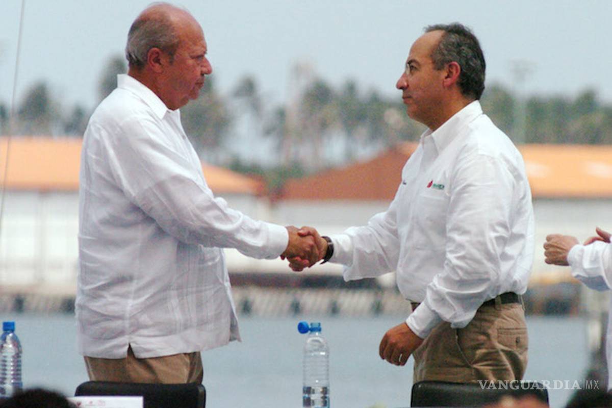 Romero Deschamps tiene a familia y amigos en la nómina de Pemex, y cobran sin trabajar: petroleros