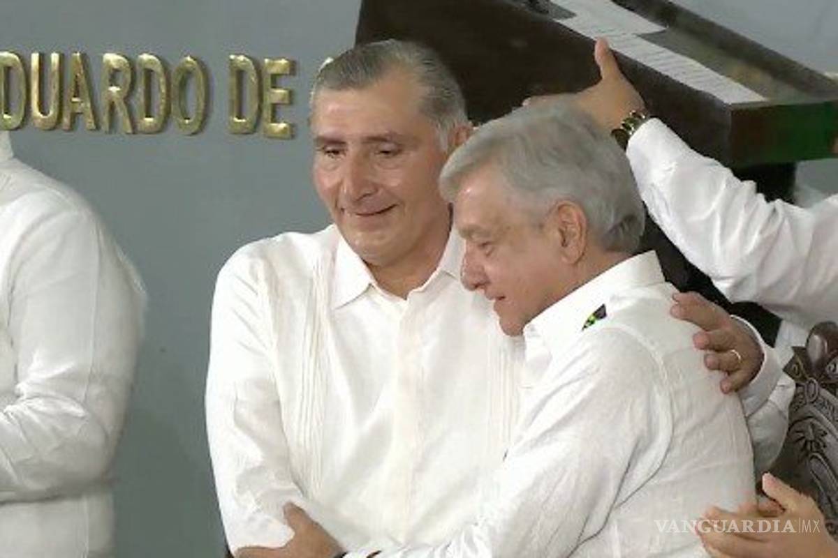 Acompañado por AMLO, Adán Augusto López rinde protesta como gobernador de Tabasco