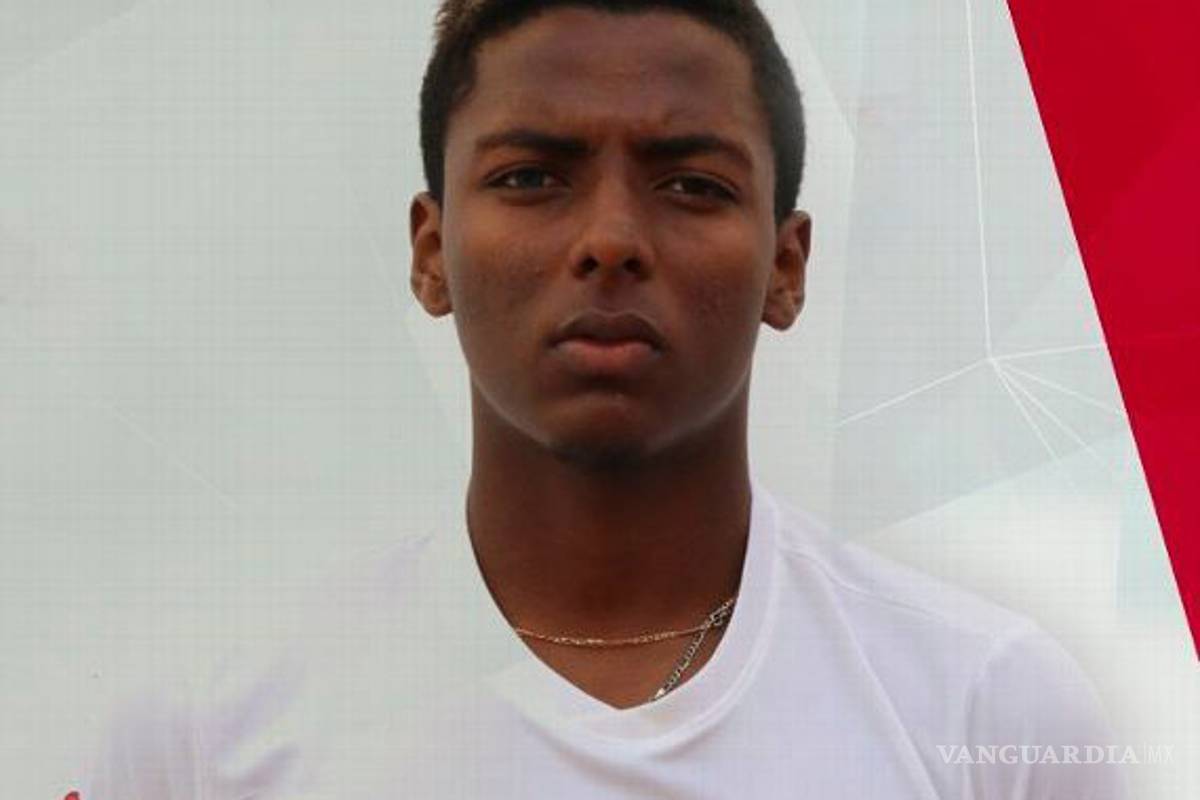 Sevilla deja fuera a Joao Maleck luego de accidente en el que murieron dos personas