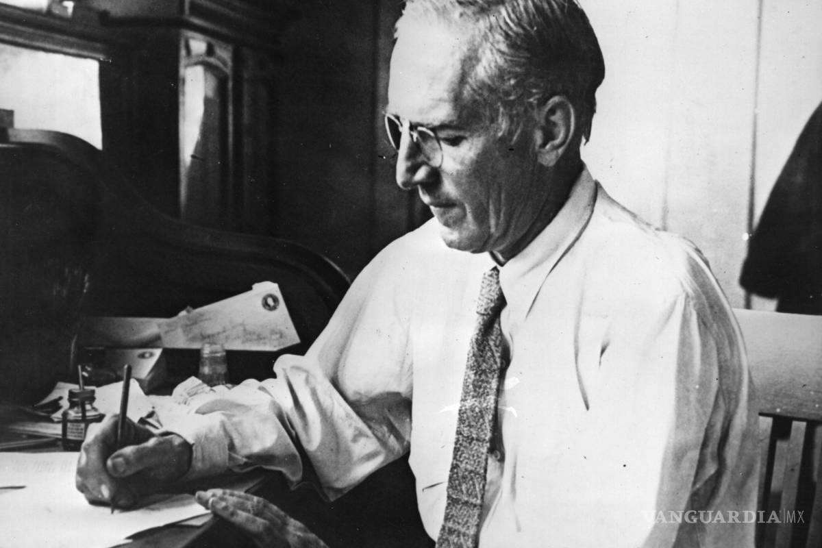 Upton Sinclair, supo confrontar con su pluma al capitalismo