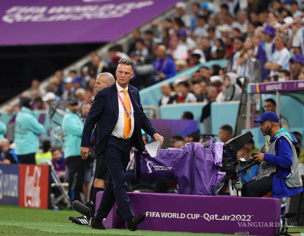 $!Louis van Gaal durante el partido de eliminatoria ante Argentina.