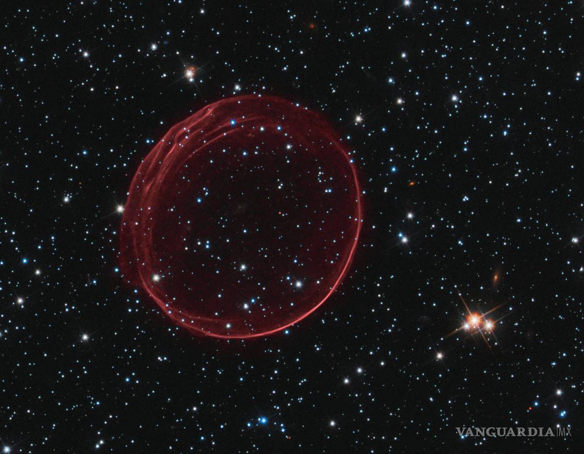 $!Una burbuja conocida como SNR 0509-67.5, el remanente visible de una explosión estelar en la Gran Nube de Magallanes, a unos 160,000 años luz de la Tierra.