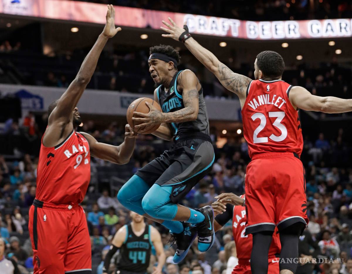 $!Los Hornets le ponen fin a la racha ganadora de los Raptors